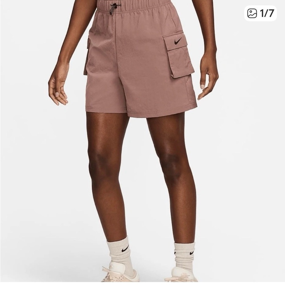 NEW Nike Women’s Loose Fit High Rise Sportswear Utility Cargo Shorts Size XS